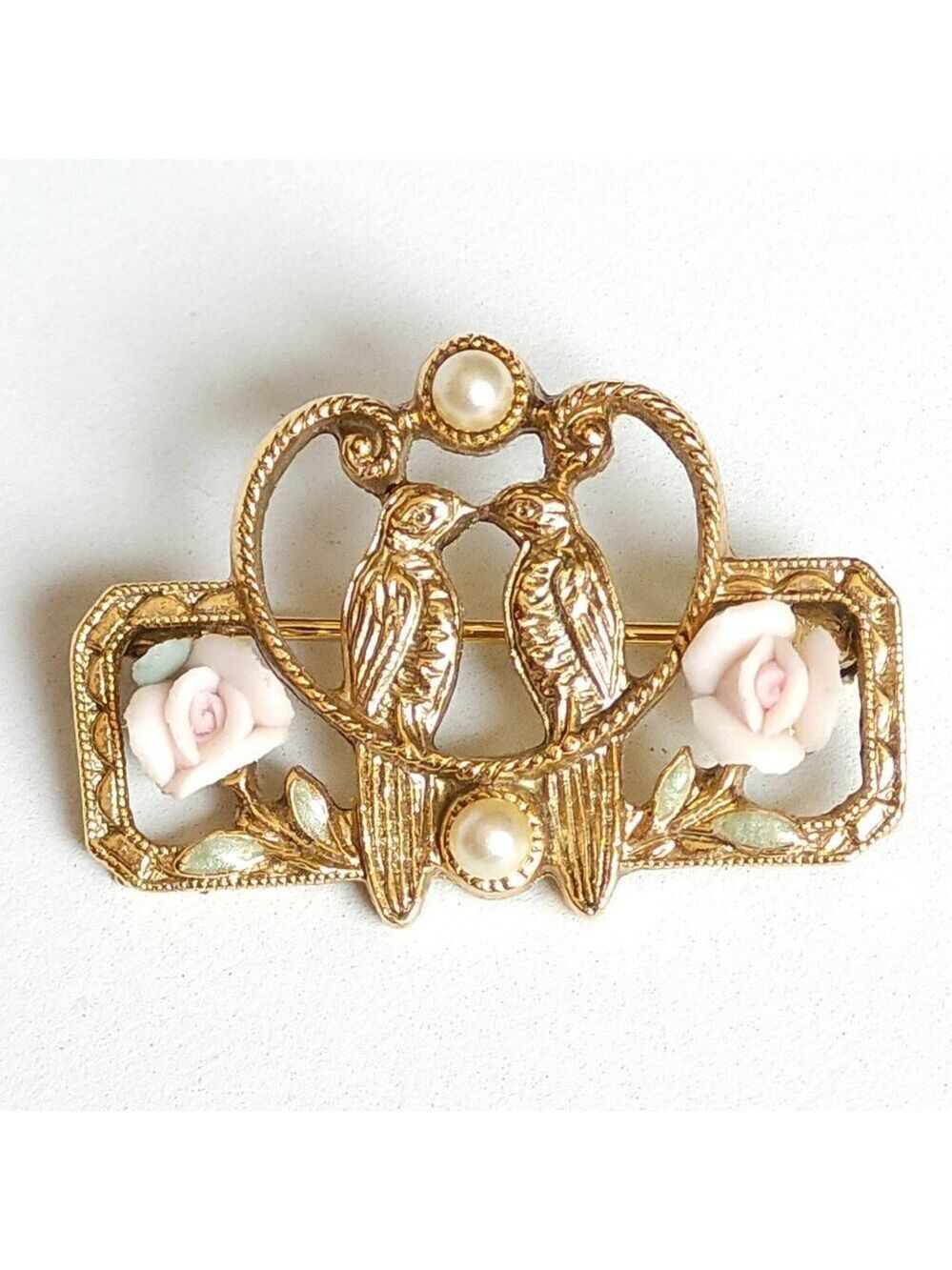 SWEET LOVE BIRDS Pin Brooch Gold Tone VINTAGE